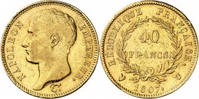 NAPOLEON Ier (1804-1814). 40 Francs " Tête nue " 1807 U = Turin (619 ex.).
A/ NAPOLEON EMPEREUR. Tr (graveur). Sa tête laurée à gauche.
R/ RÉPUBLIQU...
