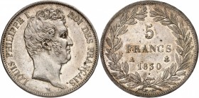 LOUIS-PHILIPPE I (1830-1848). 5 Francs " tête nue " 1830 A = Paris (417 417 ex.).
Tranche en relief.
A/ LOUIS PHILIPPE I ROI DES FRANÇAIS. Tête à dr...