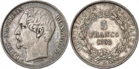 IIème REPUBLIQUE (1848-1852) LOUIS NAPOLEON BONAPARTE.
5 Francs " JJ.BARRE " (25 g) 1852 Paris. Tranche inscrite en relief.
A/ Son effigie à gauche....