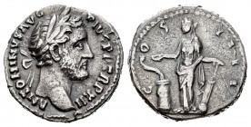 Antonino Pío. Denario. 148-149 d.C. Roma. (Spink-4075). (Ric-181). Rev.: COS IIII. Salud en pie a izquierda con timón y globo dando de comer a serpien...