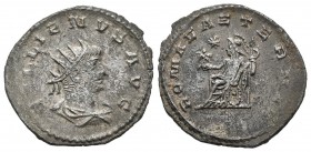 Galieno. Antoniniano. 263-264 d.C. Antioquía. (Ric-654). Rev.: ROMAE AETERNAE. Roma sentada a izquierda con Victoria y lanza. Ae. 3,09 g. MBC+. Est......