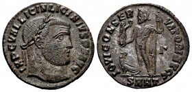 Licinio I. Follis. 313 d.C. Heraclea. (Spink-15240). (Ric-73). Rev.: IOVI CONSERVATORI AVGG, en exergo SMHT. Júpiter en pie a izquierda con Victoria s...