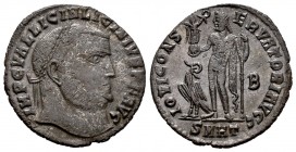Licinio I. Follis. 313 d.C. Heraclea. (Spink-15240). (Ric-73). (Ch-108). Rev.: IOVI CONSERVATORI AVGG. Júpiter en pie a izquierda con Victoria sobre g...