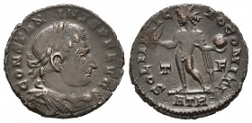 Constantino I. Follis. 316-317 d.C. Treveri. (Spink-1603). (Ric-101-102). Rev.: SOLI INVICTO COMITI PLC. Sol en pie a izquierda entre T y F, en exergo...