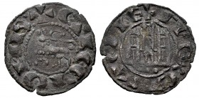 Reino de Castilla y León. Fernando IV (1295-1312). Dinero. (Abm-328 (Como Pepión)). (Bautista-459). Ve. 0,67 g. Tres puntos bajo el castillo. MBC-. Es...