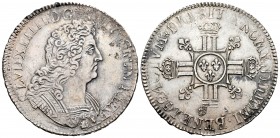 Francia. Luis XIV. 1 ecu. 1700. Ag. 26,87 g. Acuñada sobre otra moneda de 1 ecu del año 1694. Leves oxidaciones. MBC+. Est...150,00. /// ENGLISH DESCR...