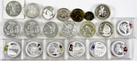 China
Lots der Volksrepublik China
20 Münzen, überwiegend Silber Ab 1980. Meist Gedenkmünzen mit Sportmotiven (teils Farbe, teils mit Zertifikaten),...