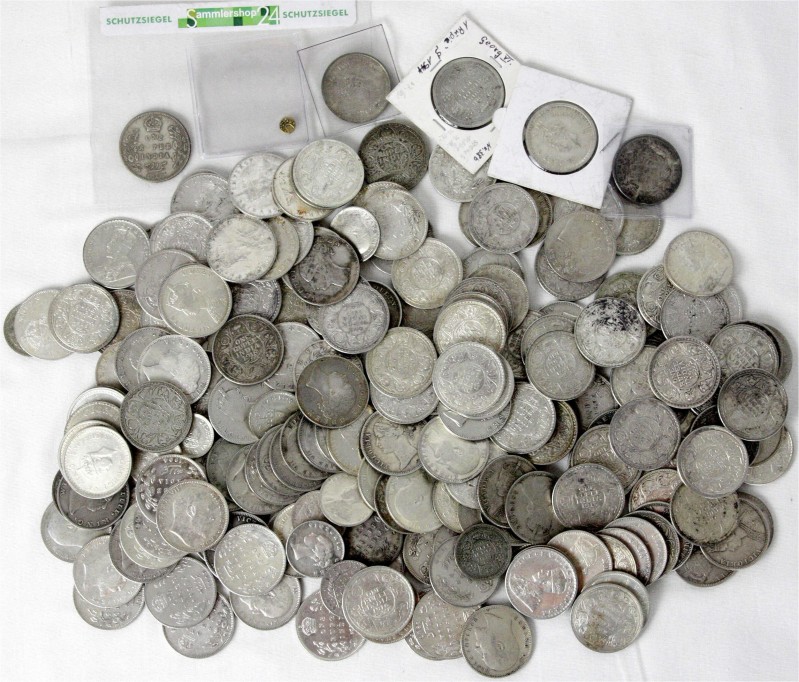 Indien
Lots
Ca. 204 Münzen: ein GOLD-Fanam, 12 X Rupee William IV., 59 X Rupee...
