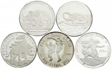 Kambodscha
Lots
5 versch. 20 Riels Silber 1989 bis 1995. Dinosaurier, Olymp. Spiele und Fussball-WM. Polierte Platte