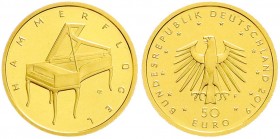 Euro
Gedenkmünzen, ab 2002
50 Euro 2019 F, Hammerflügel 1/4 Unze Feingold. In Originalschatulle mit Zertifikat und Umverpackung. Stempelglanz