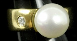 Fingerringe
Damenring Gelbgold 750 mit großer Perle und Brillant (ca. 0,1 ct.). Ringgröße 21. 16,49 g.