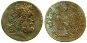 Ägypten
Königreich der Ptolemäer
AE Drachme 221/204 v.Chr. Zeuskopf r./ΒΑΣΙΛΕΥΣ ΠΤΟΛΕΜΑΙΟΥ. Adler auf Blitzbündel l., offener Flügel, den Kopf zurüc...