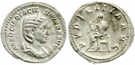 Kaiserzeit
Otacilia Severa, Gattin Philipp I. Arabs, gest. 249
Antoninian 244/247. Drap. Brb. r. ruht in Mondsichel/PVDICITIA AVG. Pudicitia thront ...