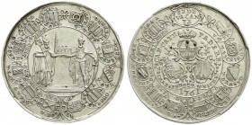Paderborn, Bistum
Sedisvakanz, 1761
Silbermedaille im Talergewicht 1761. Drei vom Fürstenhut bedeckte Wappen in Kartusche, umgeben von 10 Domherren-...