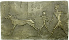 Antike Motive
Ägypten
Einseitige, rechteckige Bronzegussplakette o.J. Pharao, Diener und Ochse vor Mauer mit Hieroglyphen. 245 X 140 mm. vorzüglich...