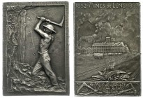 Bergbau
Frankreich
Rechteckige Silberplakette 1899 von Roty, auf die Bergwerke von Lens. 49 X 69 mm; 84,20 g. sehr schön/vorzüglich, Kratzer, Randfe...