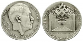 Drittes Reich
Silbermedaille 1938 von Hanisch-Concee. Kopf Hitler r./Innbrücke Braunau. 36 mm; 21,56 g. vorzüglich, mattiert