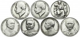 Erster Weltkrieg
7 deutsche Silbermedaillen auf Kluck, Beseler, Hindenburg, Reichstagsrede, etc. meist sehr schön, teils stark berieben