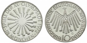 Gedenkmünzen
10 Deutsche Mark Olympia, Silber, 1972
1972 G. Spirale in München mit Randprägung Arabesken. Polierte Platte, winz. Kratzer, von größte...