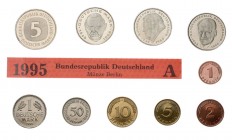 Kursmünzensätze
1 Pfennig - 5 Deutsche Mark, 1964-2001
1995 A,D,F,G,J. Kompletter Jahrgang, 5 Sätze in Folie. o.B.H. Stempelglanz