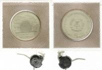 Gedenkmünzen der DDR
5 Mark PROBE 1982, Goethes Gartenhaus. Mit Nr. 84 und dazugehörigem Zertifikat mit selber Nr. (ebenfalls verplombt). Auflage nur...