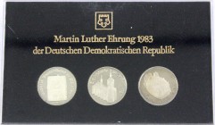 Gedenkmünzen der DDR
Themensatz Martin-Luther-Ehrung: seltene Ausgabe in PP, 5 Mark 1983 Schloßkirche, Wartburg 1982 und Luthers Geburtshaus 1983 in ...