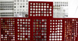 Deutschland allgemein
Hunderte von Silbermünzen, Kleinmünzen, Notgeld sowie etwas Nebengebiete im Münz-Koffer. Dabei viele 2 und 5 Mark 3. Reich, mei...