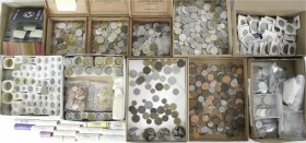 Sammlungen allgemein
2 Kartons mit über 1000 Münzen aus aller Welt, meist Kursmünzen, teils in Rollen, Kursmünzensätze lose in Folien etc. Dabei viel...