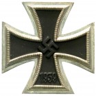 Deutschland
Drittes Reich, 1933-1945
Eisernes Kreuz I. Klasse 1939. Unmagnetischer Kern, flache Ausführung mit Nadel, Hersteller L/19 (Hoffstätter, ...