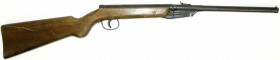Schusswaffen
Schießbudenbüchse (Luftdruckgewehr), Hersteller Diana, Modell 16. Länge 84 cm. Kratzer am Schaft, funktionstüchtig