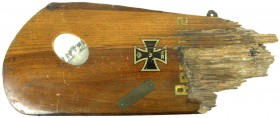 Sonstige militär. Gegenstände
Hölzernes Propeller-Bruchstück. Präpariert als Andenken des Fliegers Reschke an seine Bruchlandung im Jahre 1916 gemein...