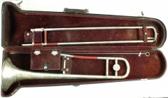 Musikartikel
Musikinstrumente
Posaune des Herstellers Joneking, um 1920. Messing, versilbert. Im Koffer mit Posaunenfett, jedoch ohne Mundstück. ein...