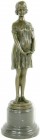 Skulpturen und Plastiken
Bronzeskulptur eines stehenden Mädchens im schulterfreien Negligé. Auf Marmorsockel. Gesamthöhe 34 cm. Guss der JL Paris nac...