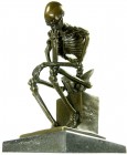 Skulpturen und Plastiken
Bronzeskulptur "Denkerskelett" auf Marmorsockel (beschädigt). Signiert Milo. Gesamthöhe 15,5 cm. Die Signatur bezieht sich a...