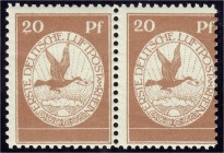 Deutschland
Deutsches Reich
20 Pf. Flugpostmarke Rhein/Main 1912, postfrische Kabinetterhaltung als waagerechtes Paar, rechte Marke mit Plattenfehle...