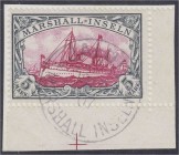 Deutschland
Deutsche Auslandspostämter und Kolonien
5 M Kaiseryacht 1901, ohne Wasserzeichen, sauber gestempelte Bogenecke auf Briefstück in Kabinet...