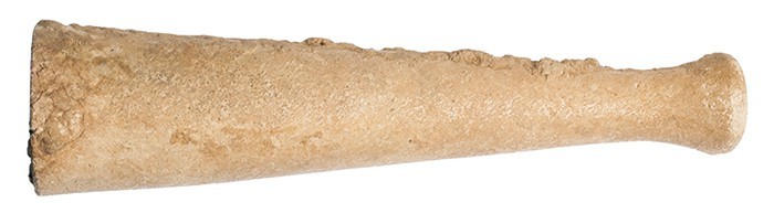 PRÓXIMO ORIENTE. Ídolo (I milenio a.C.). Alabastro. Altura 18,4 cm.
