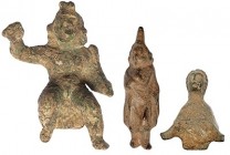 ROMA. Imperio Romano. Lote de tres figuras (II-IV d.C.). Bronce. Aplique en forma de mujer, Cupido sentado y figura masculina togada. Altura 3,8-7,1 c...