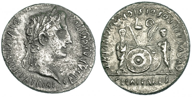 AUGUSTO. Denario. Lugdunum (7-6 a.C.). R/ Cayo y Lucio; símpulo a izq. hacia la ...