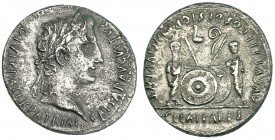 AUGUSTO. Denario. Lugdunum (7-6 a.C.). R/ Cayo y Lucio; símpulo a izq. hacia la der. y lituus a der. hacia la izq. RIC-207. FFc-22. Superficies erosio...