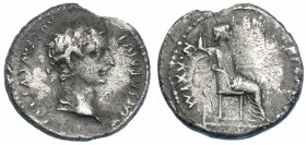 TIBERIO. Denario. Lugdunum (36-37). R/ Livia entronizada a der., patas lisas y trono sobre dos líneas. RIC-25. Rotura al borde. BC+.