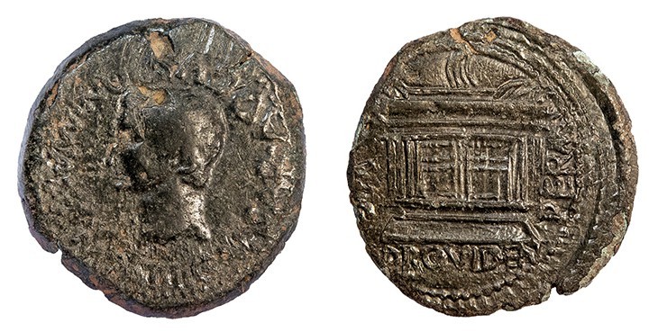 EMERITA. As. Tiberio. A/ Cabeza a der.; TI CAESAR AVGVS PONT MAX IMP. R/ Altar; ...
