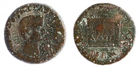 ITALICA. As. Tiberio. A/ Cabeza a der.; TI CAESAR AVGVSTVS PONT MAX IMP. Contramarca NCAP. R/ Altar con inscripción PROVIDE/NTIAE/ AVGVSTI; MVNIC ITAL...