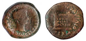 ITALICA. As. Tiberio. A/ Cabeza a der.; TI CAESAR AVGVSTVS PONT MAX IMP. R/ Altar con inscripción PROVIDE/NTIAE/ AVGVSTI; M(VNIC ITALIC) PERM DIVI AVG...