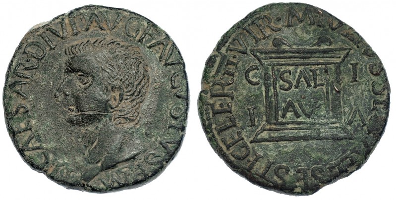 ILICI. As. Tiberio. A/ Cabeza de Tiberio a izq. R/ Altar con ley. SAL/AVG; alr. ...