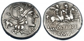 JUNIA. Denario. Roma (145 a.C.). A/ Cabeza de Roma, detrás cabeza de asno. CRAW-220.1. FFC-778. Rayita en anv. MBC.