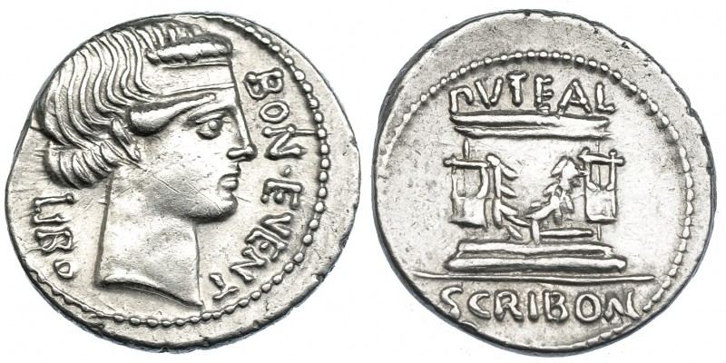 SCRIBONIA. Denario. Roma. R/ Bajo el pozo, martillo. CRAW-416.1a. FFC-1102. Pequ...