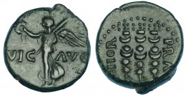 ¿CLAUDIO O NERÓN? AE. Philippi (Macedonia) (41-69 d.C.). A/ Victoria a der.; VIC-AVG. R/ Tres estandartes; COHOR PRAE PHIL. RPC-1651. COP-305. Pátina ...