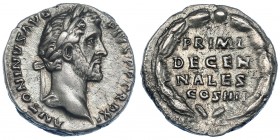 ANTONINO PÍO. Denario. Roma (146-147). R/ Corona cívica rodeando PRIMI/ DECEN/NALES/COS IIII. RIC-171b. MBC. Rara.