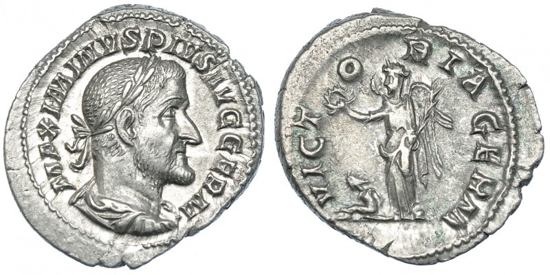 MAXIMINO. Denario. Roma (236-238). R/ Victoria a izq. con corona y palma; VICTOR...